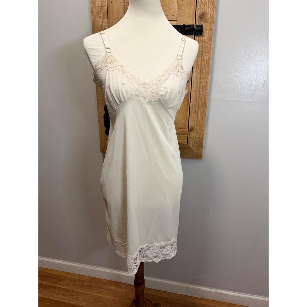 Vintage Aristocraft by Superior Cream Lace Trim Full Slip Antron III Size 36